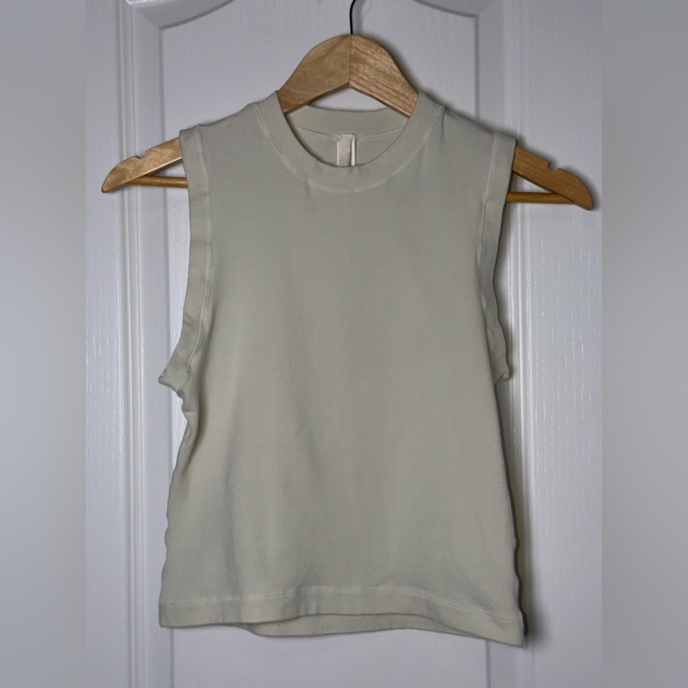 SKIMS Sleeveless Crewneck Tank Top in Cream / Beige Large